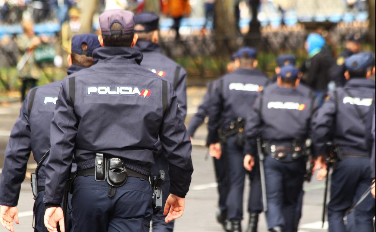 Foto destacada de la noticia '¿Cuánto cobra un Policía Nacional en 2023?'