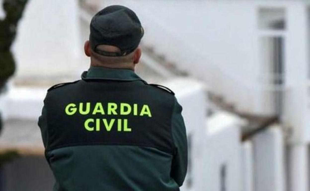 Imagen principal de la noticia 'Entrevistas de Guardia Civil y Policía Nacional: cómo superarlas'