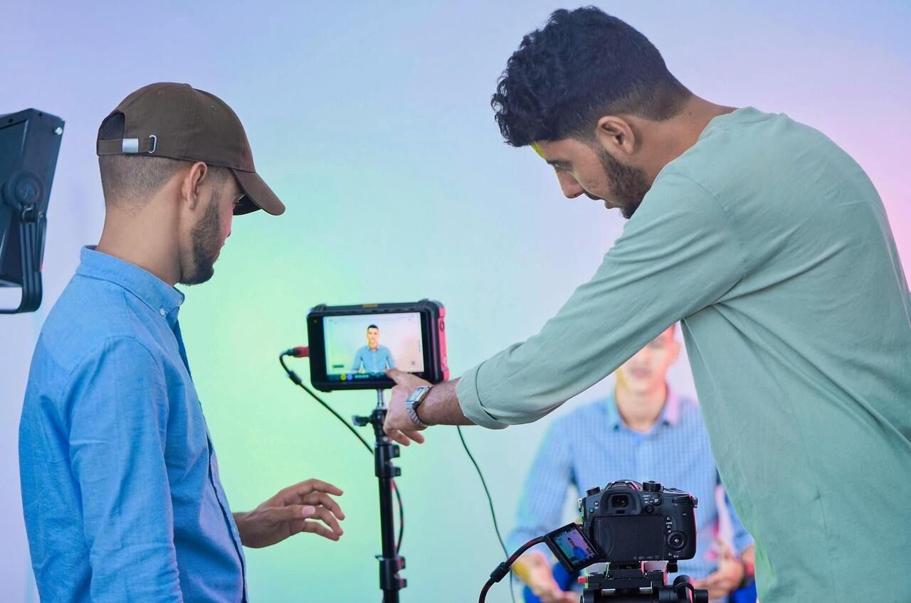 ¿Cómo trabajar en una productora audiovisual? Del guion a la pantalla